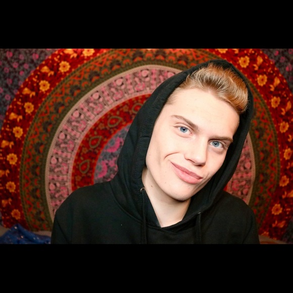 Meet your Posher, Chase - Picture 3 of 8